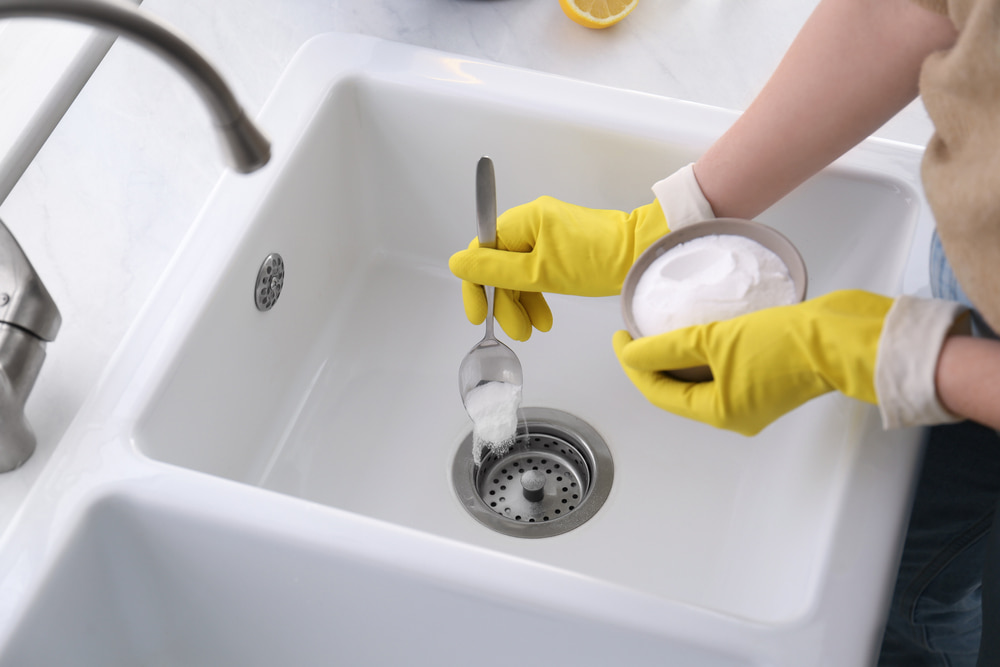 What DIY cleaning supplies are efficient?