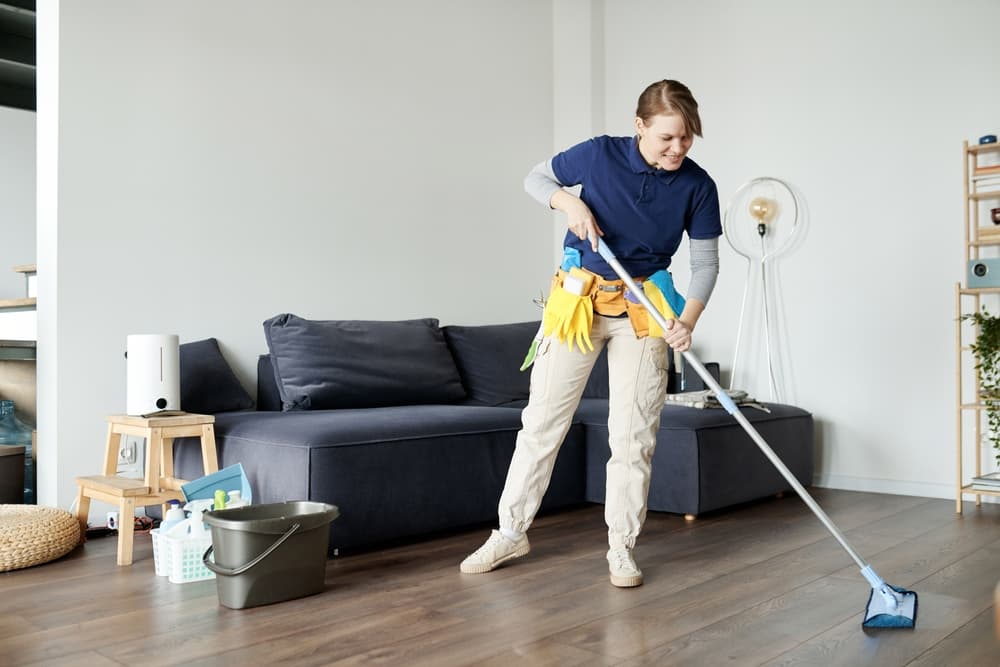 How do I make a deep cleaning checklist